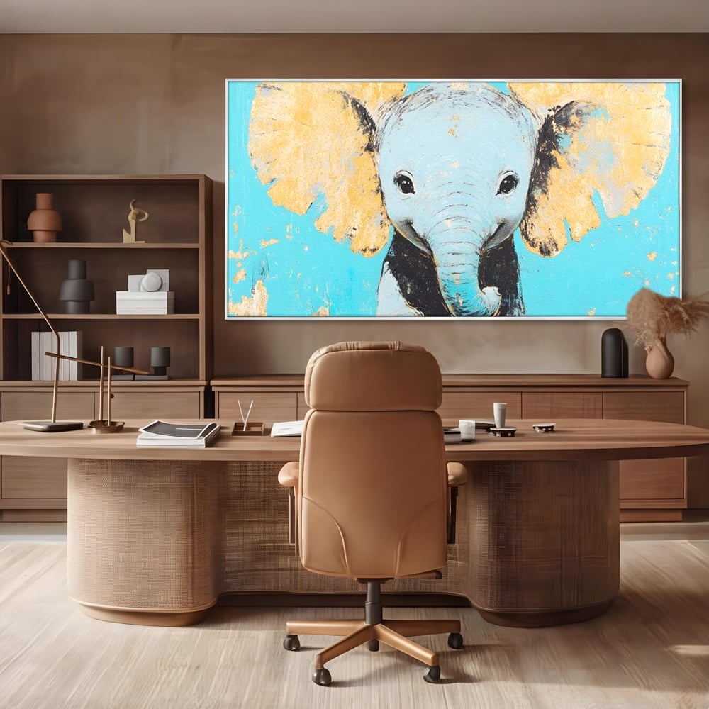 Tablou canvas cu tablou canvas cu un pui de elefant, in rama de aluminiu argintiu, pe perete intr-un birou